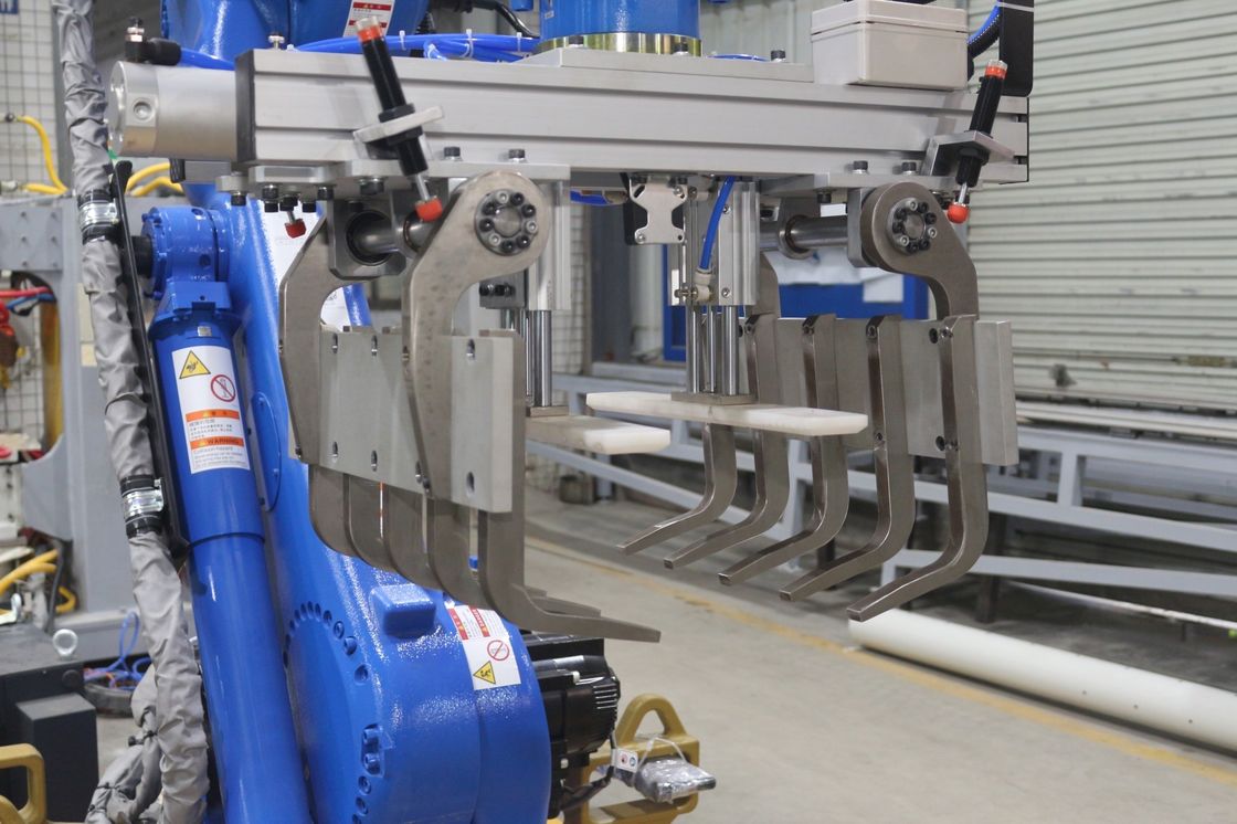 Robot sản xuất nhựa công nghiệp với máy cầm túi cho túi cát túi xi măng túi bột
