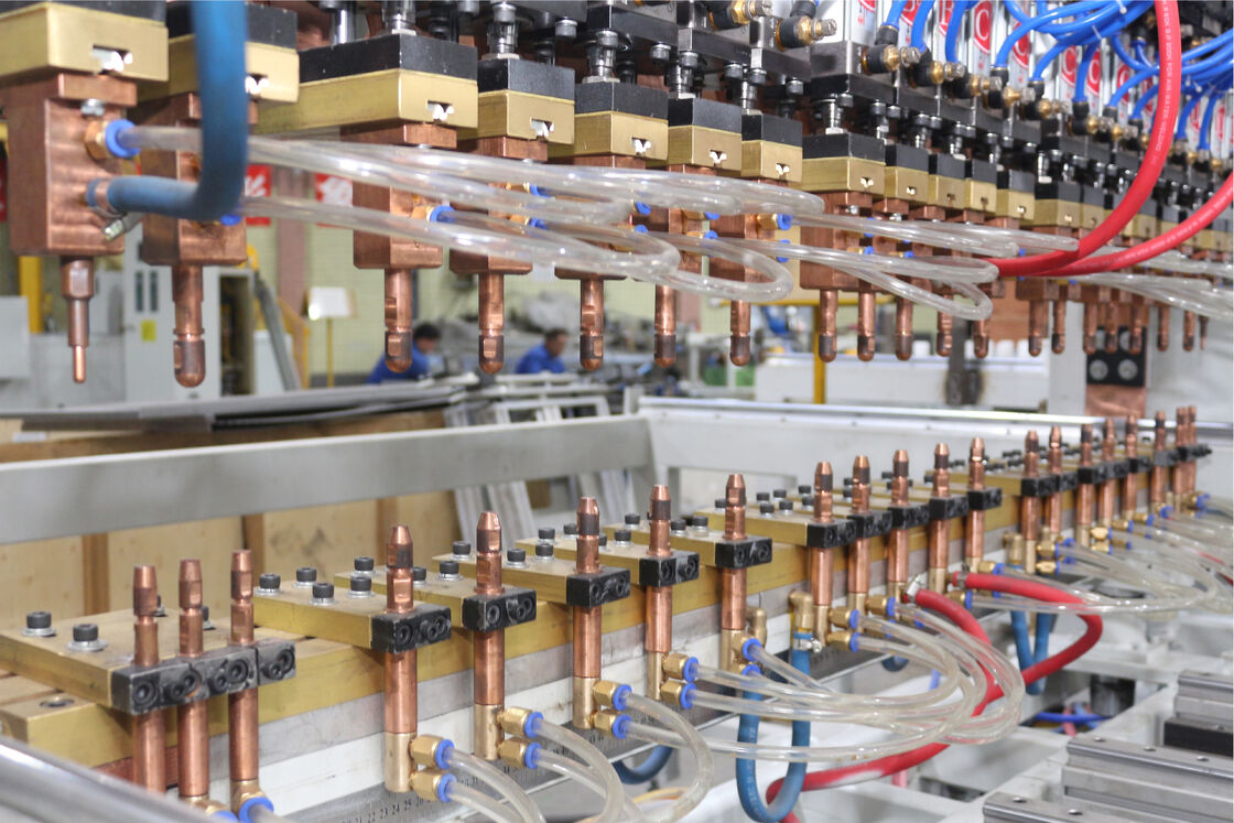 Máy hàn điểm đa đầu bảng điều khiển PLC Hwashi 380V 2 pha với độ dày hàn 3+3mm